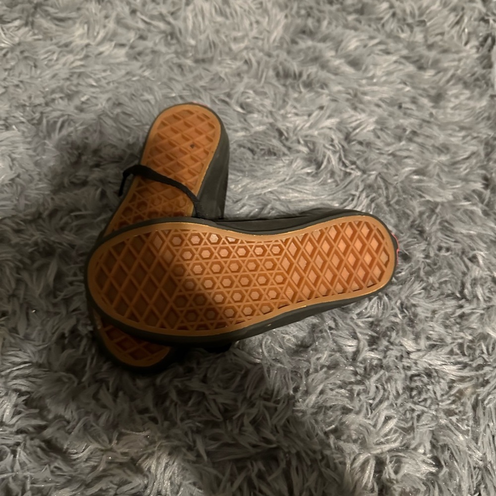 VANS Size 11.5 - Picture 2 of 3